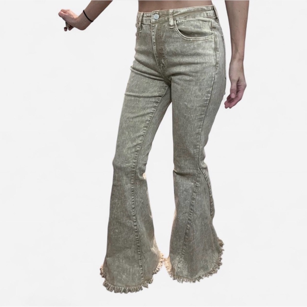 Sunland 17 Frayed Hem Tan Washed Flare Jeans (LONG!!) Size M